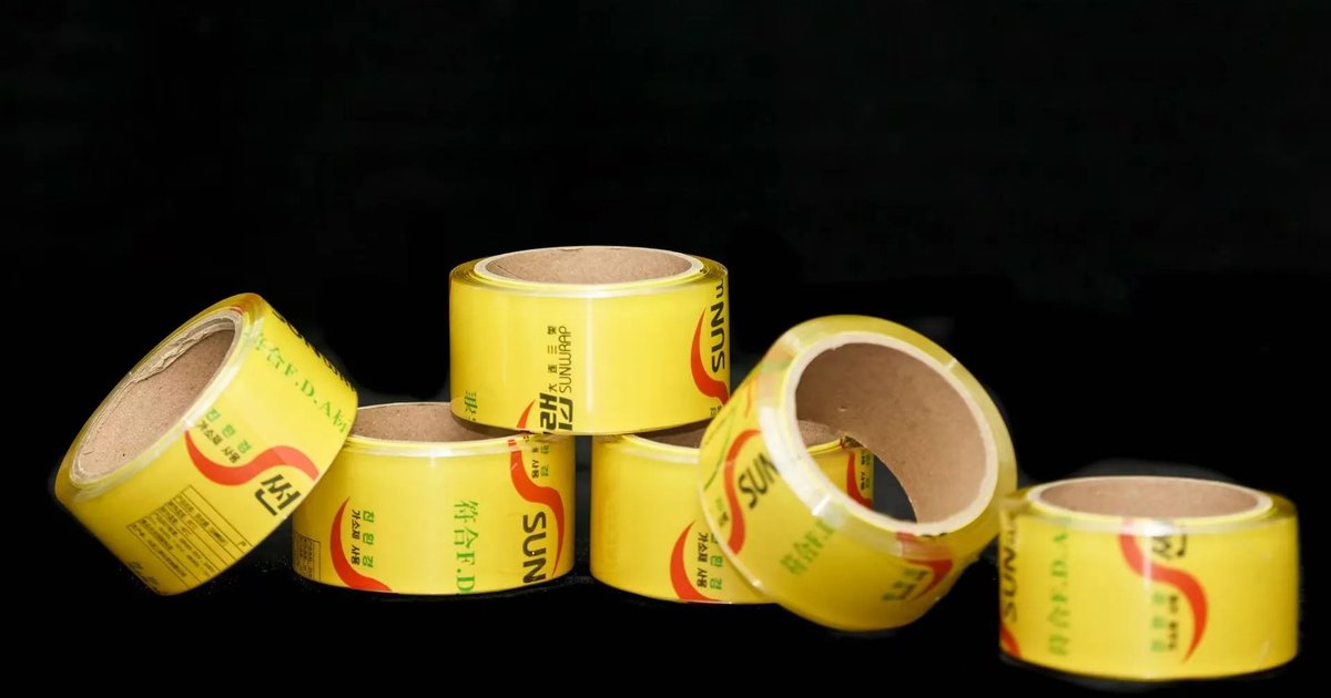 SUNWRAP PVC cling film rolls printed with Chinese and Korean label text