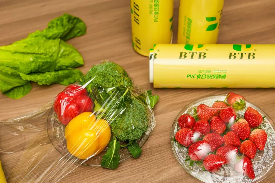 Examples of private-label printed cling film color boxes in English, Arabic and Bahasa for supermarket and HORECA customers